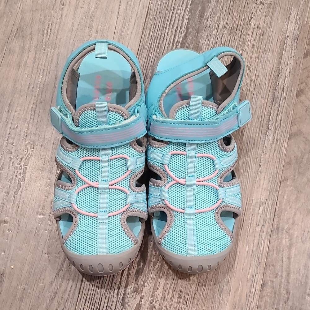 Amazon Essentials Closed Toe Sandals Size